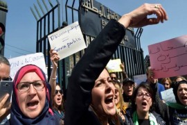 موظفو التلفزيون الجزائري مُعاقَبون