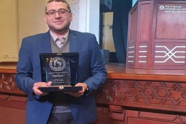 لبناني يفوز بجائزة نجيب محفوظ للآداب