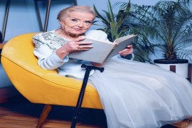 أنطوانيت نجيب... وقَعَت كزرّ الثوب فوق الرمل!