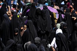 عن انتشار ظاهرة ارتداء الحجاب أو النقاب بسوريا الجديدة