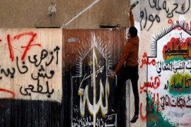 العلمانية تقتضي فصل الدين عن الدولة.... وليس عن السياسة
