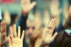 في تناقضات الدِّيمُقرَاطِيّة والمُجتمع المَدَنِيّ