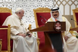 البابا يوجه نداء من البحرين لاحترام حقوق الإنسان وتحسين ظروف العمال